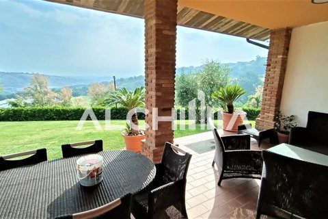 Rif. KS-V064 - Villa unifamiliare su tre livelli Zona Cailungo