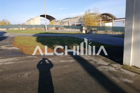 Rif. KS-AF128b Affittasi area di mq. 4000 con 2 depositi ed ufficio mq. 100 Chiesanuova