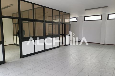 Rif. KS-AF135 Affittasi magazzino commerciale mq. 150 circa Dogana