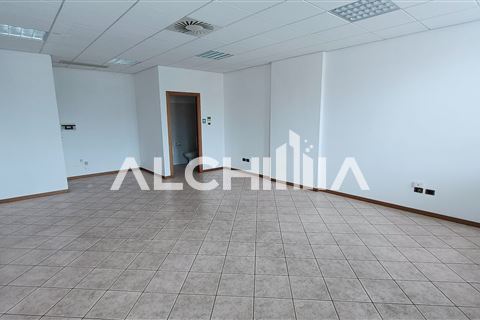 Rif. KS-AF151 affittasi ufficio mq. 48 circa centro uffici Dogana