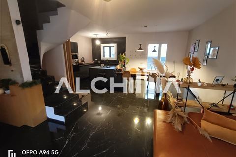 Rif. KS-V132 Casa a schiera su tre livelli ottimamente arredata con design - Murata