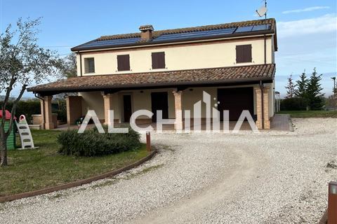 Rif. KS-V183 Villa indipendente su più livelli con giardino mq. 2457 zona Rimini