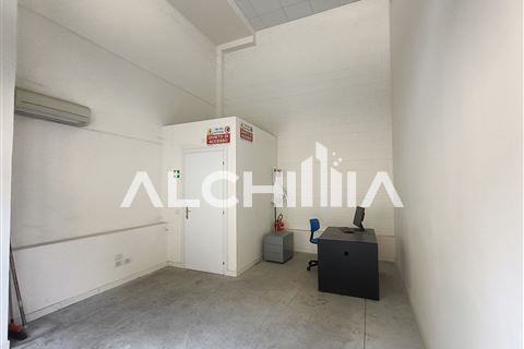 Rif. KS-AF314 Affittasi laboratorio industriale di 30 mq circa altezza 6 mt. Ciarulla