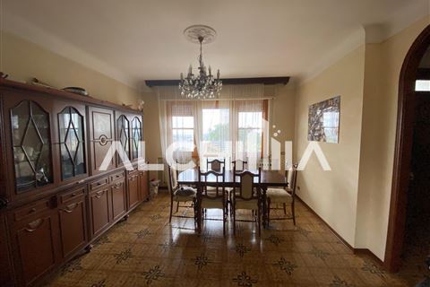 Rif. KS-V201 Villa su più livelli con garage e giardino privato Serravalle