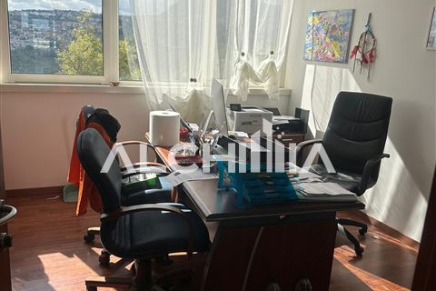 Rif. KS-AF265 Affittasi ufficio con uso/appoggio licenza Serravalle