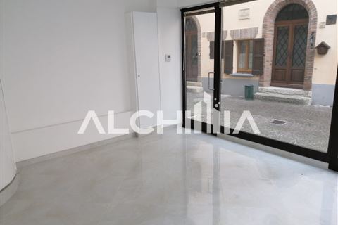 Rif. KS-AF331 Negozio per appoggio licenza - show Room Serravalle